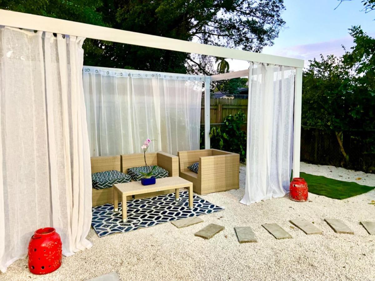 3 Seasons At The Carrington 3 Separate 2 Bedroom 1 Bathroom Apartments And A 3 Bedroom 2 Bathroom Villa Miami Dış mekan fotoğraf